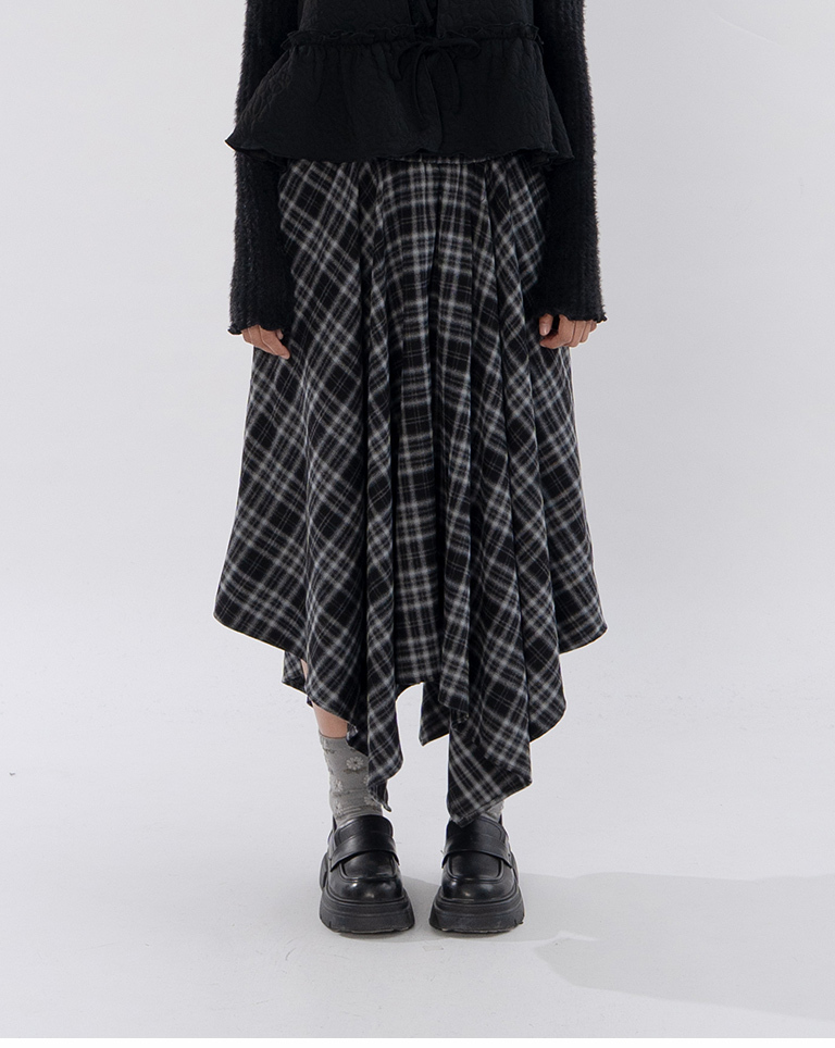 チェックイレギュラーヘムスカート 2色展開
