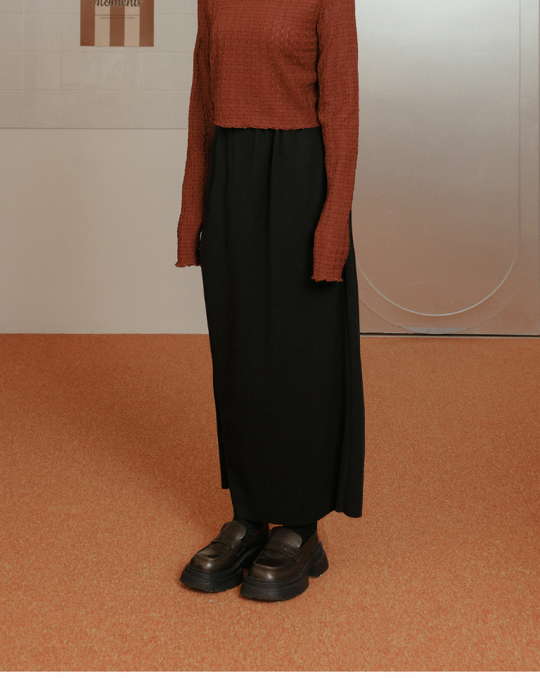 バックスリットストレートスカート ブラック