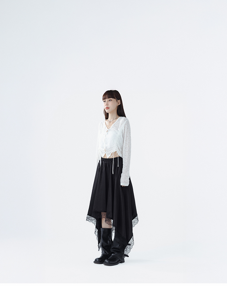 アシンメトリーレースサテンフレアスカート  2色展開
