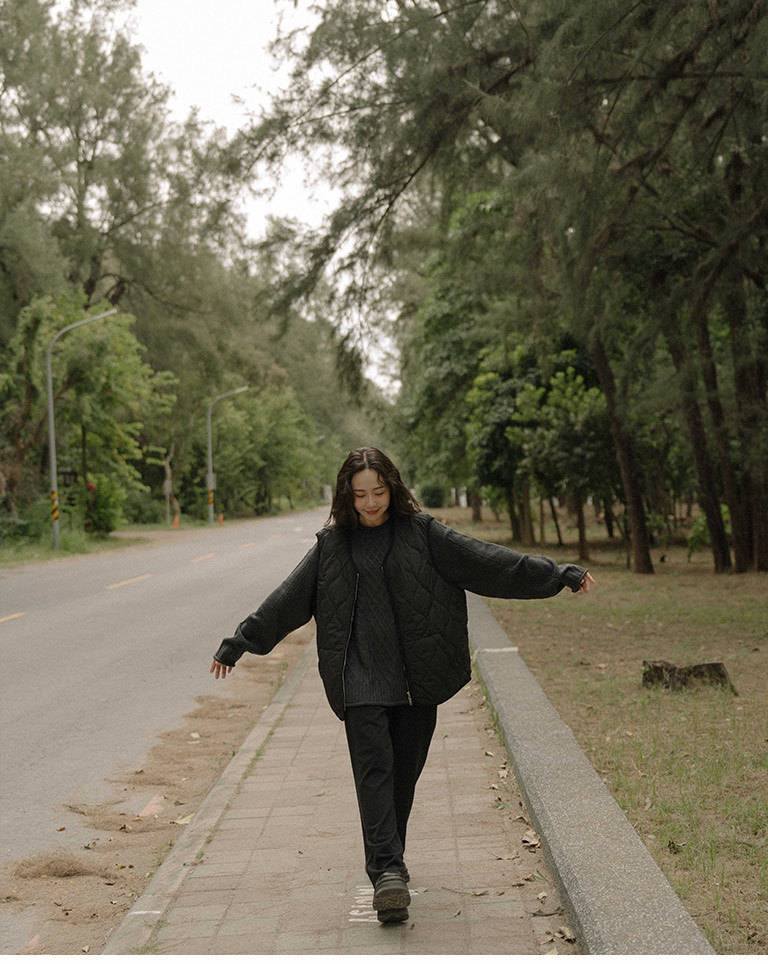 ストレートパンツ ブラック