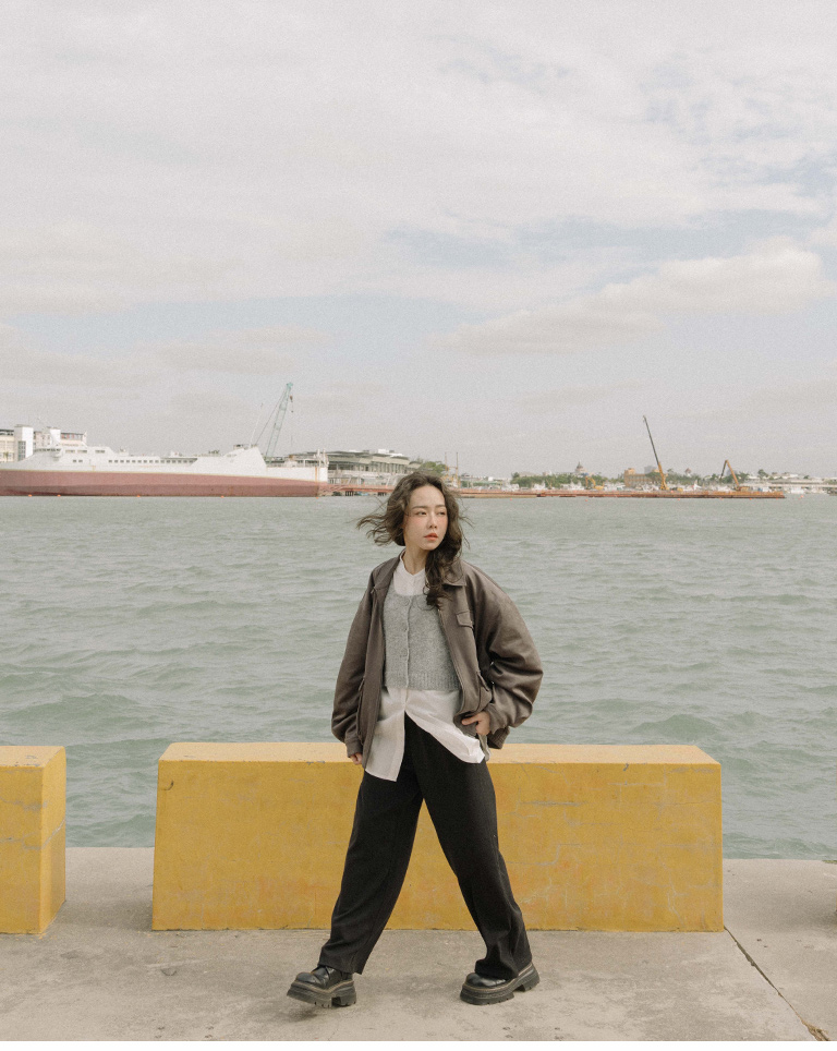 ストレートパンツ ブラック