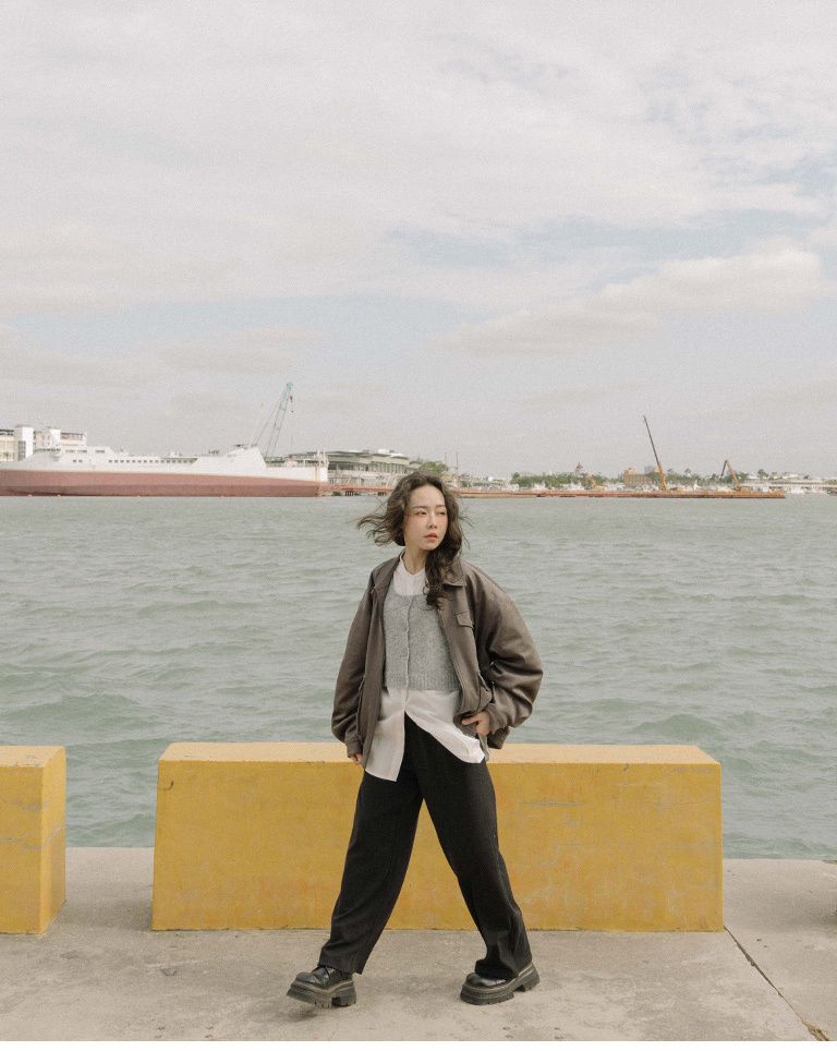 ストレートパンツ ブラック