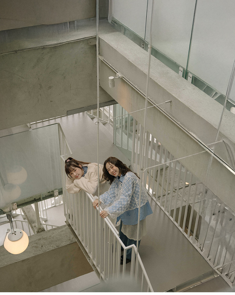 ストレートパンツ　ブルー