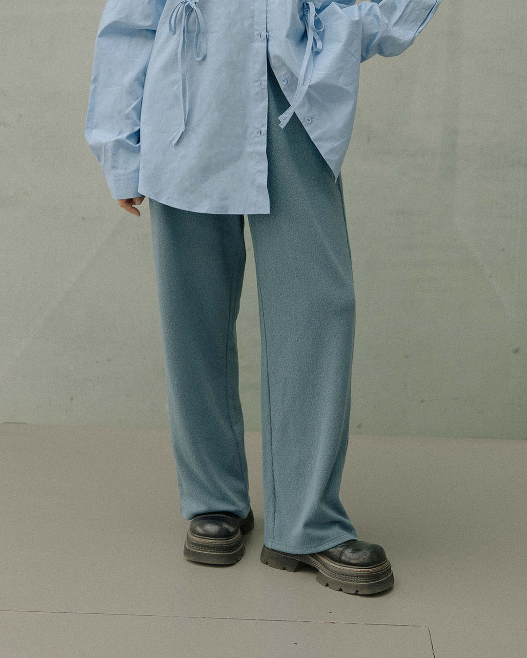 ストレートパンツ　ブルー