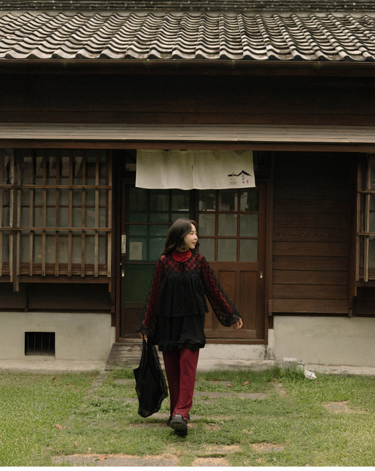 ストレートパンツ レッド