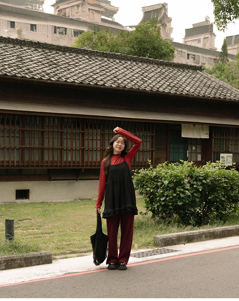 ストレートパンツ レッド