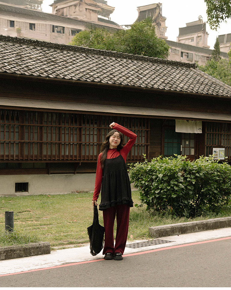 ストレートパンツ レッド