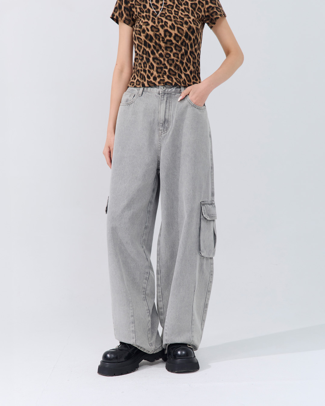 コクーンシルエットカーゴデニムパンツ