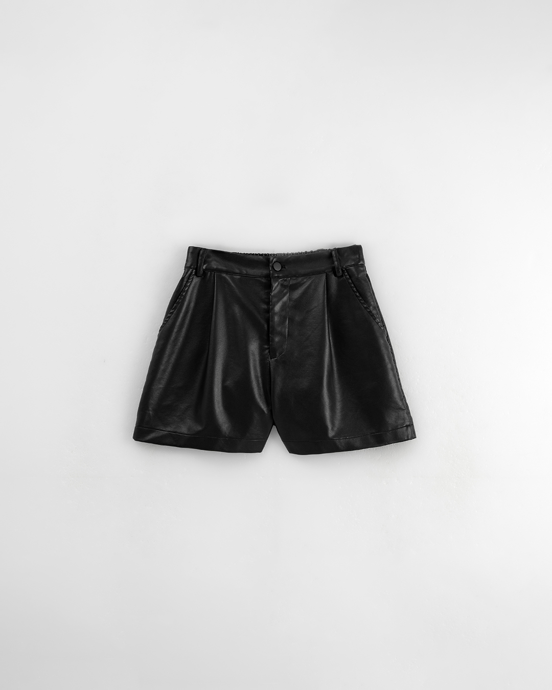 マットレザーショートパンツ