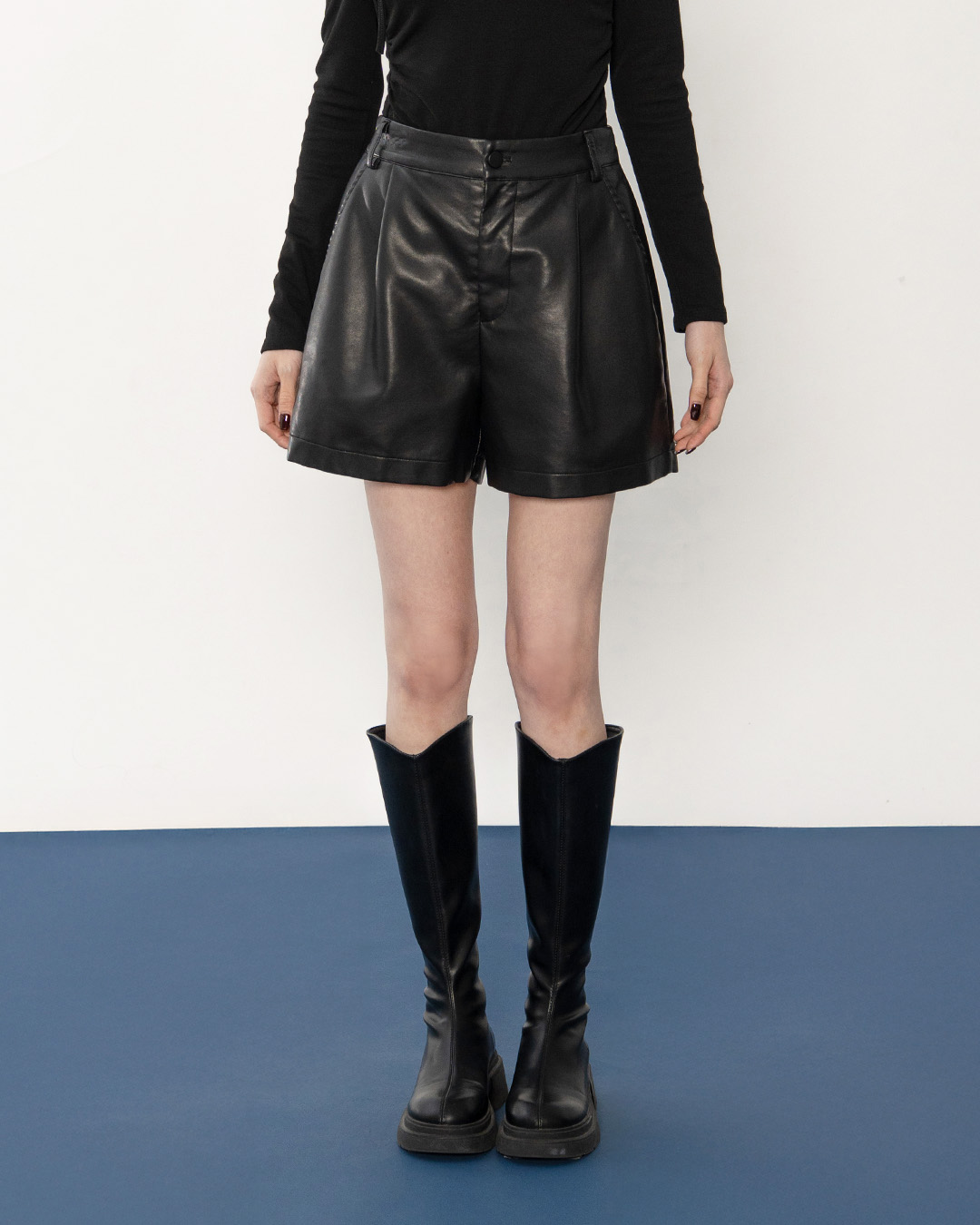 マットレザーショートパンツ