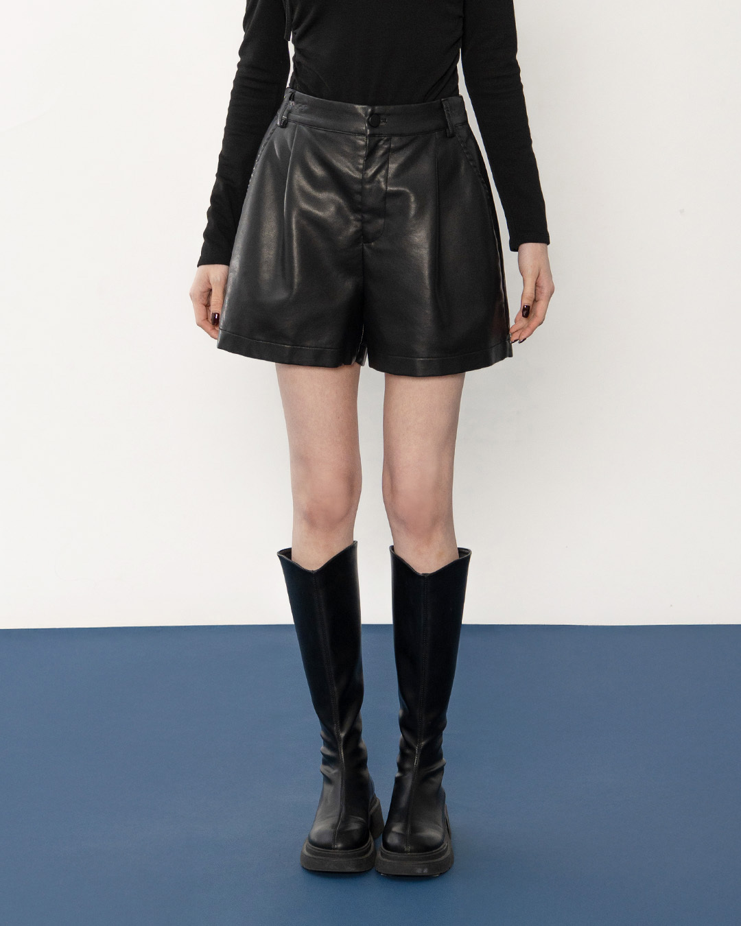 マットレザーショートパンツ