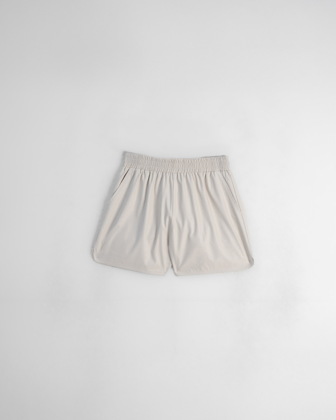 フェイクレザーミニパンツ 2色展開