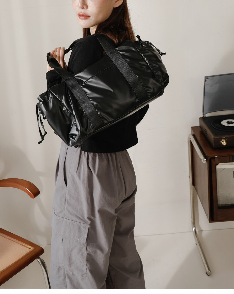 光澤感蝴蝶結綁帶抽繩肩背包 兩色售