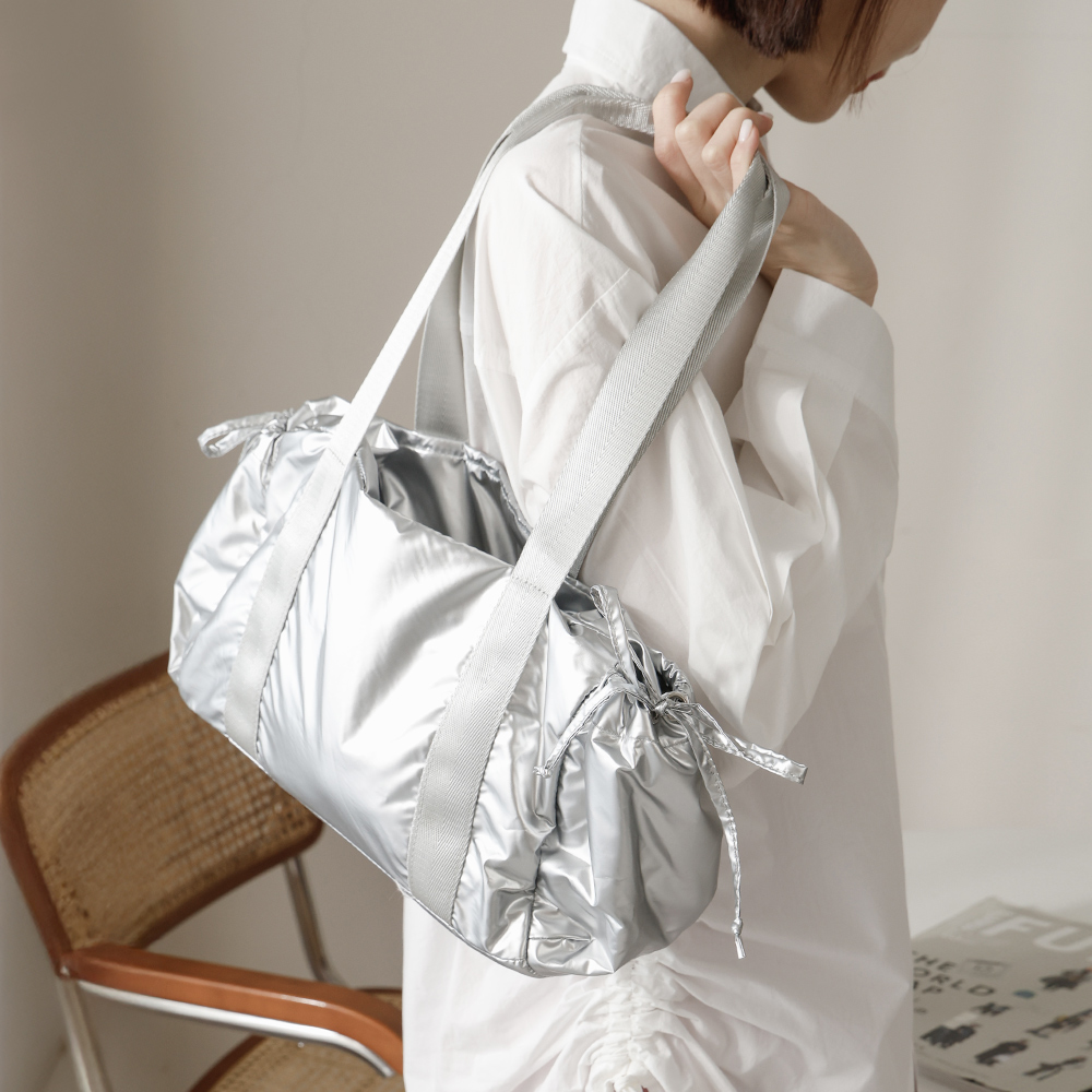 光澤感蝴蝶結綁帶抽繩肩背包 兩色售