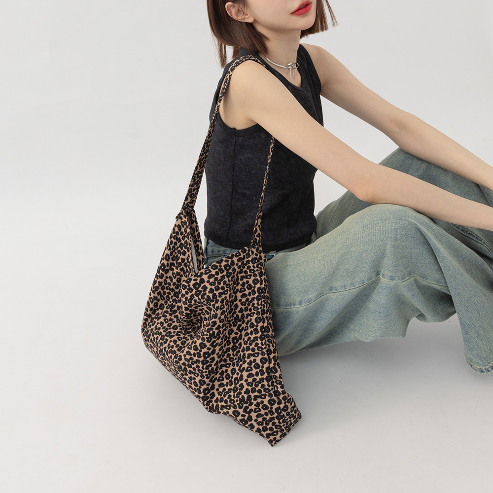 ヒョウ柄ショルダーバッグ