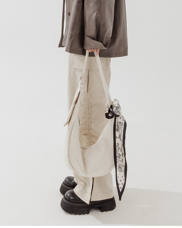 半月型ショルダーバッグ 3色展開