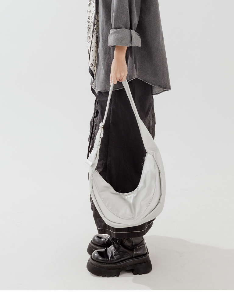 半月型ショルダーバッグ 3色展開