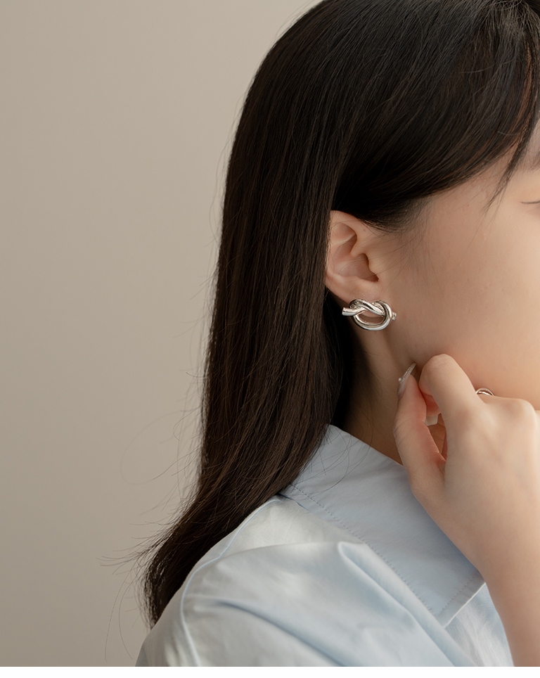 ノットピアス
