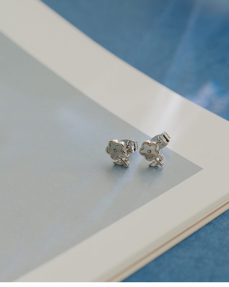 ラメ入りシェル＆フラワーピアス