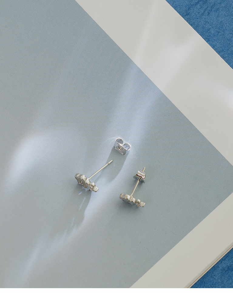 ラメ入りシェル＆フラワーピアス