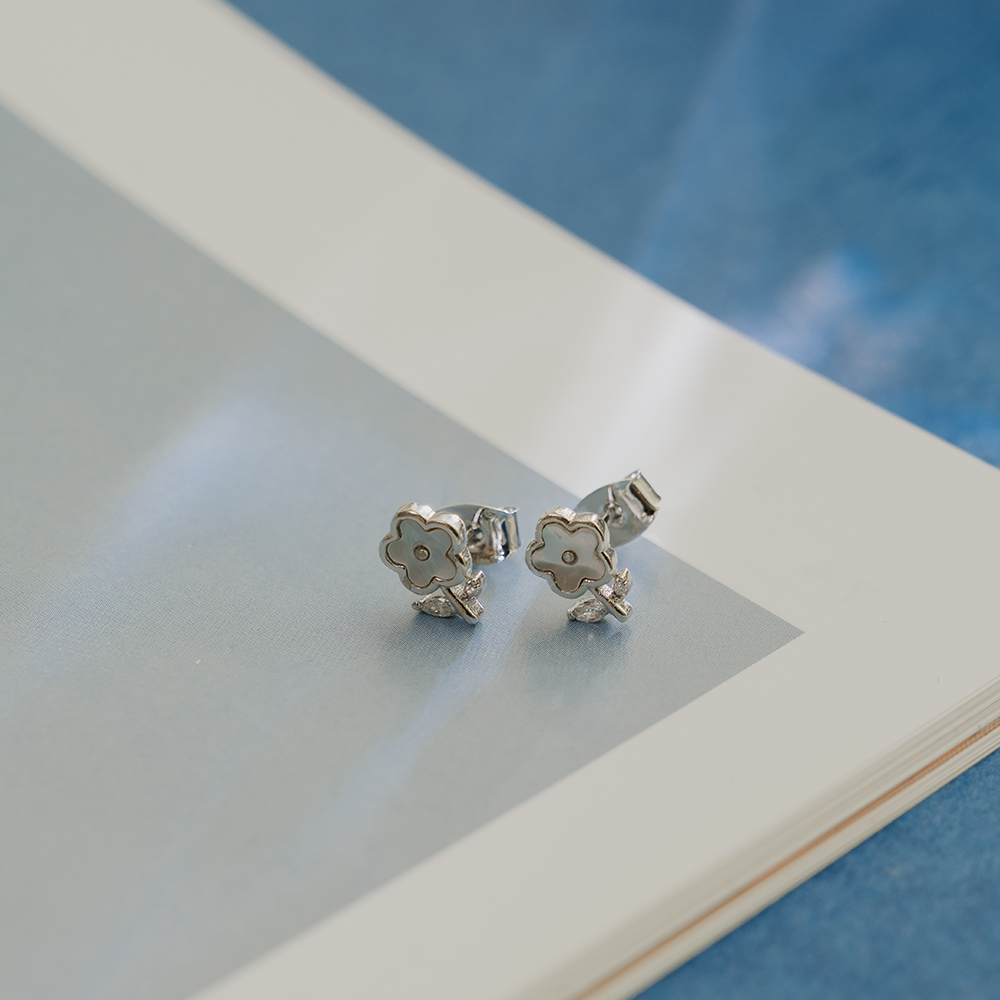 ラメ入りシェル＆フラワーピアス