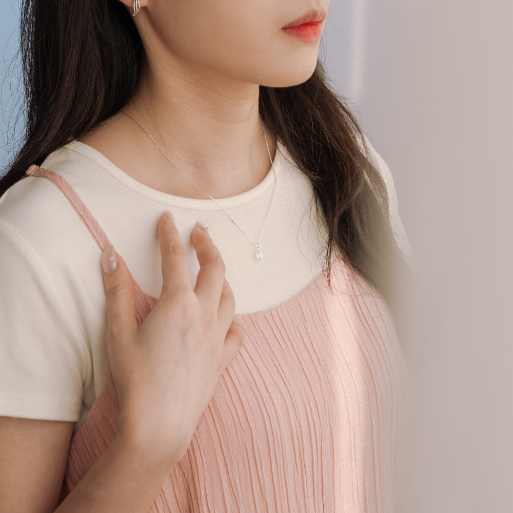 ムーンストーントップのシルバーペンダント