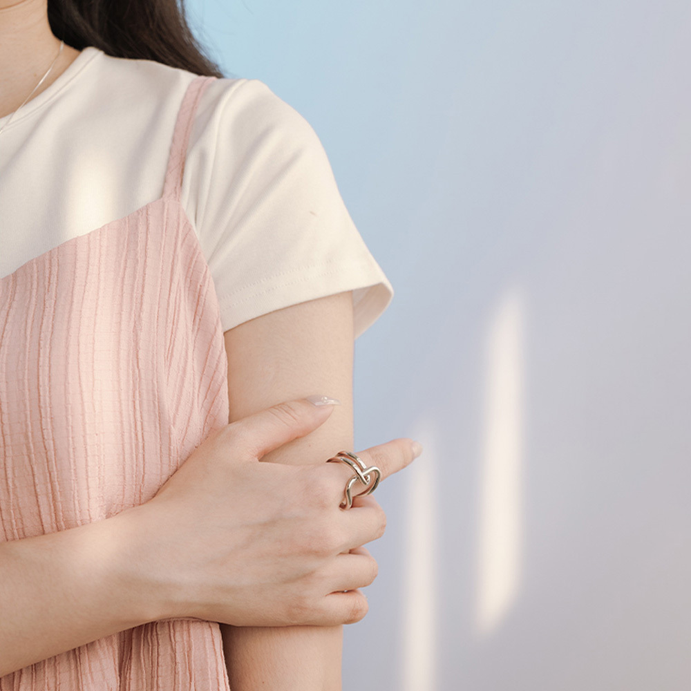 07060251 アシンメトリークロスラインリング