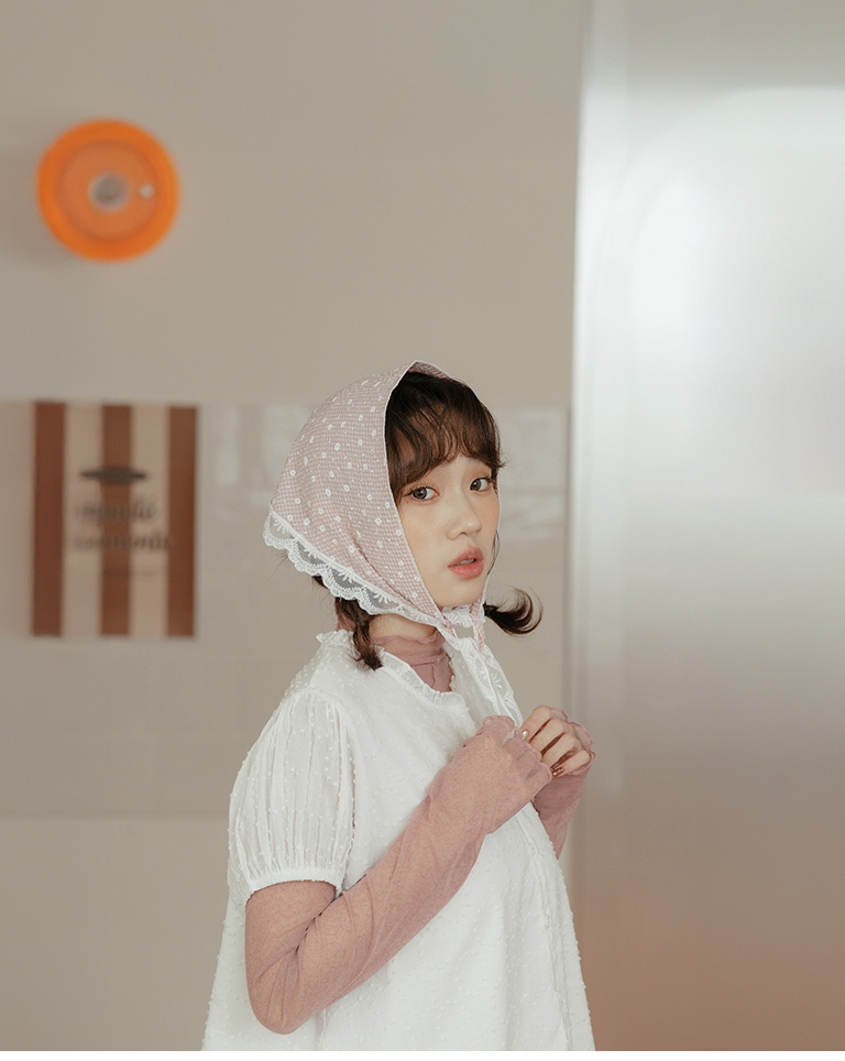 春5尚未收到---フラワーレースデザイン三角スカーフ 2色展開