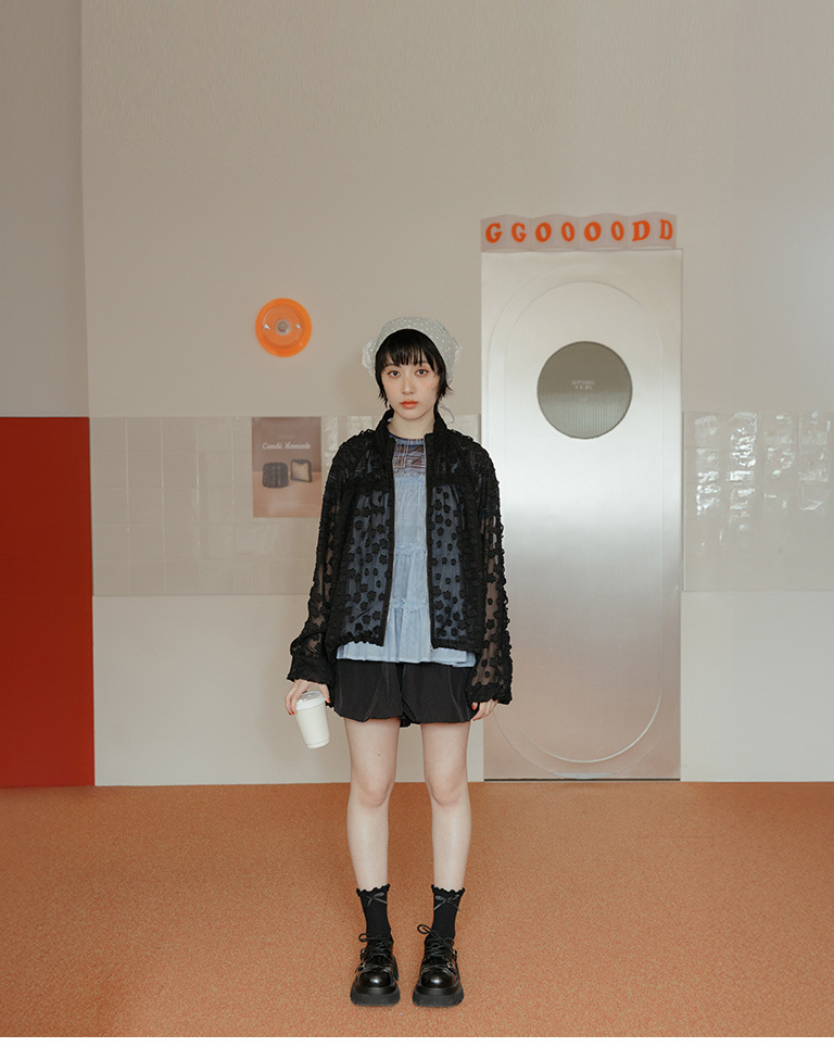 春5尚未收到---フラワーレースデザイン三角スカーフ 2色展開