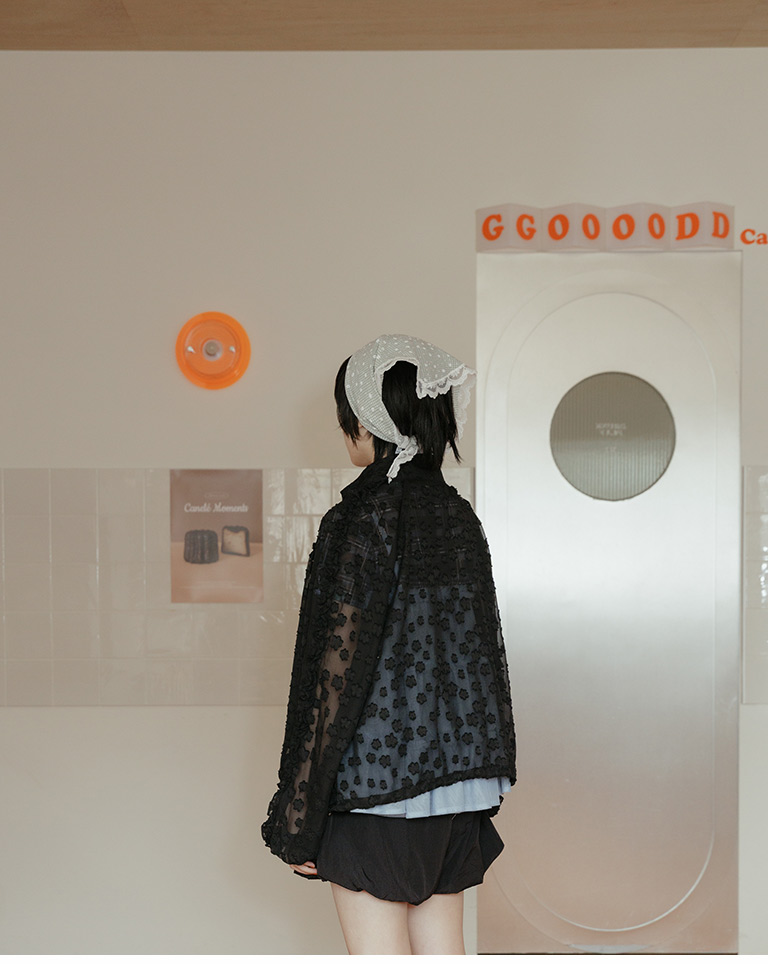 春5尚未收到---フラワーレースデザイン三角スカーフ 2色展開