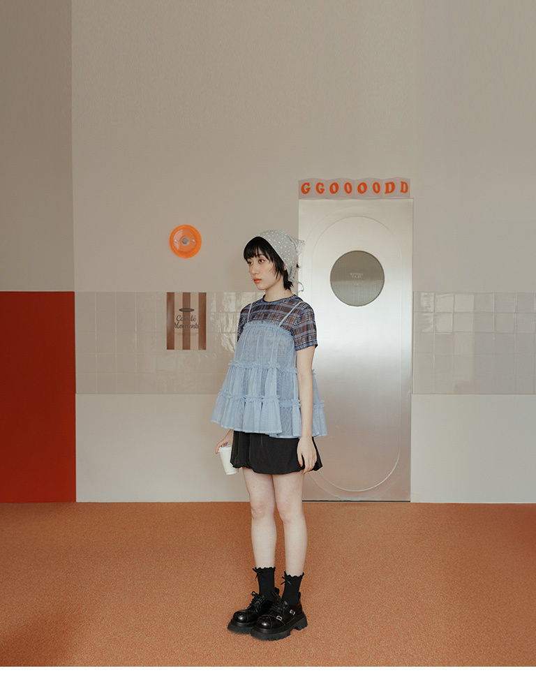 春5尚未收到---フラワーレースデザイン三角スカーフ 2色展開