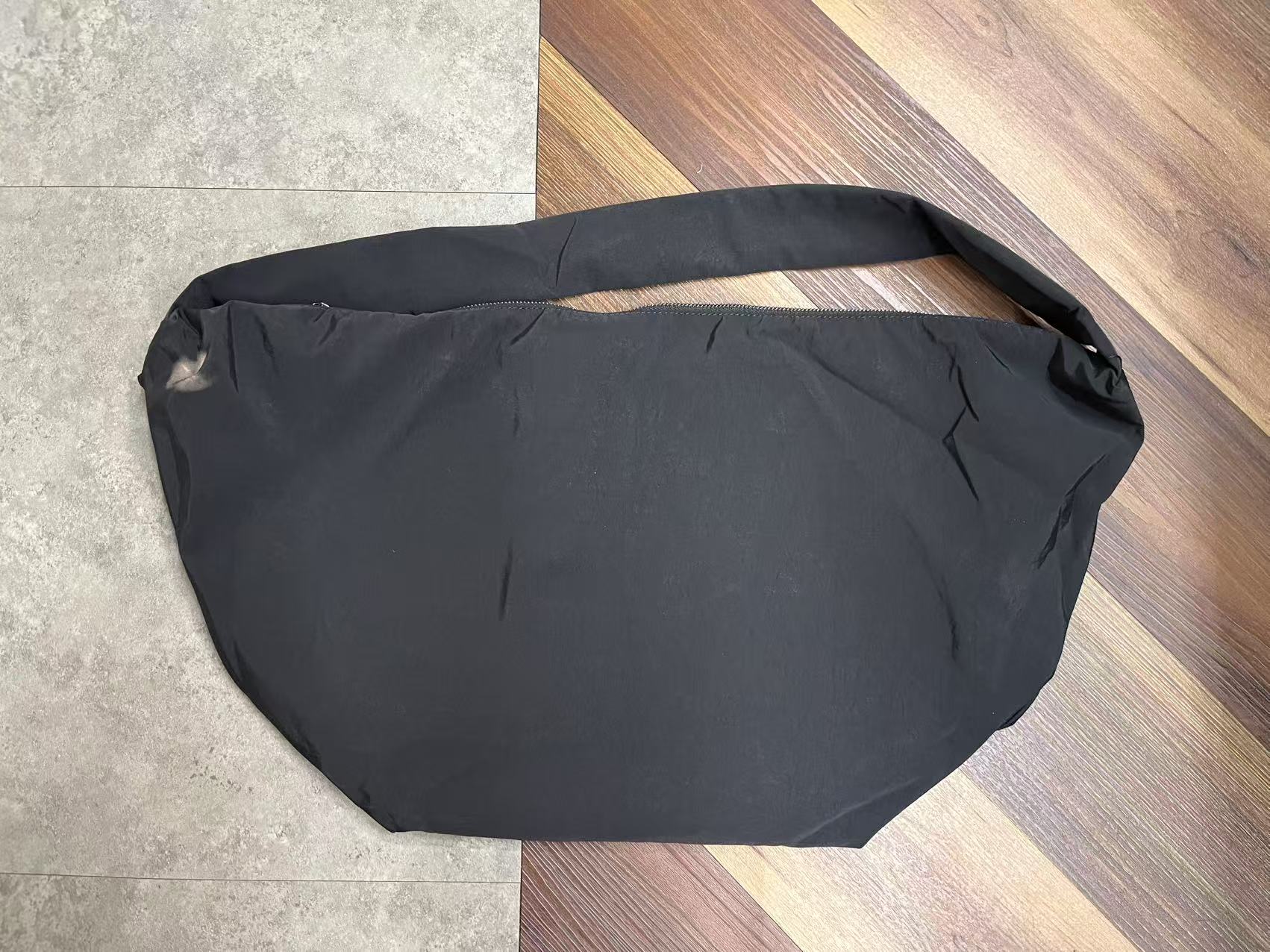 ナイロンショルダーバッグ