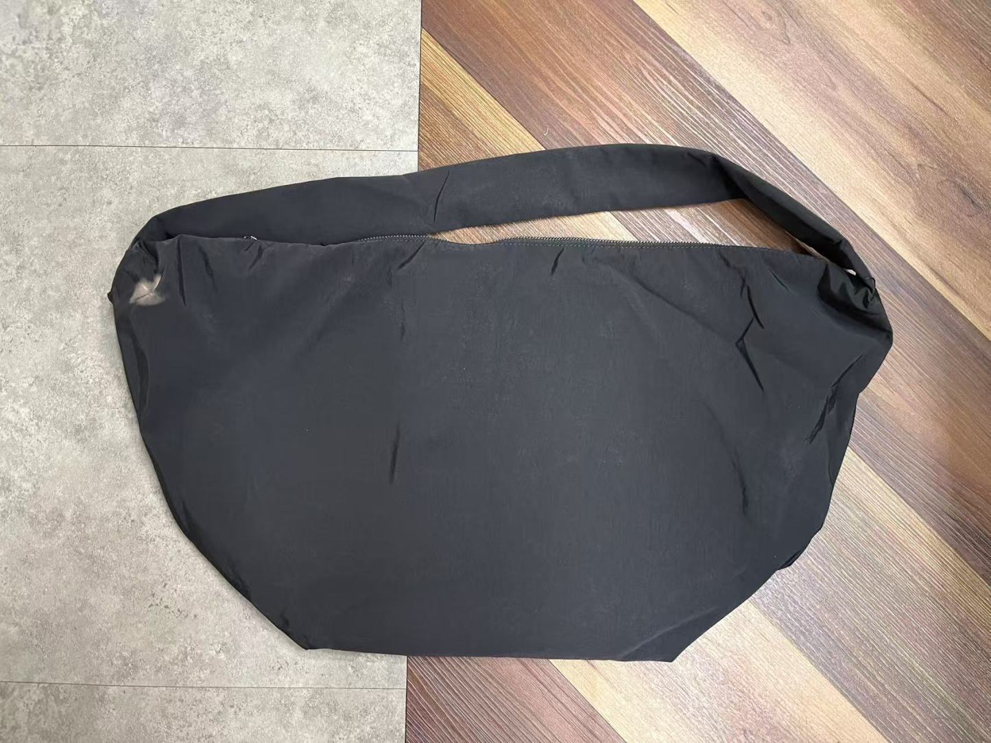 ナイロンショルダーバッグ