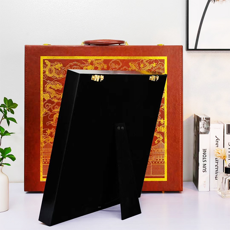 Gold foil hanging paintings and ornaments, with embossed dragon patterns. They are excellent gifts. 