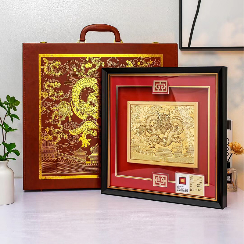 Gold foil hanging paintings and ornaments, with embossed dragon patterns. They are excellent gifts. 