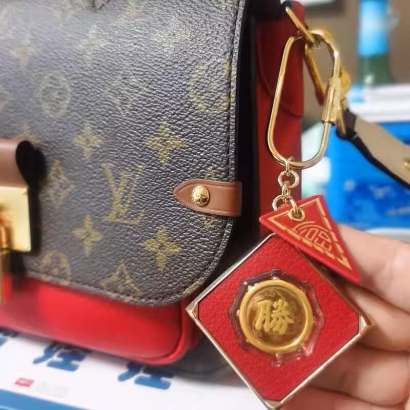 achieve success at the very beginning，Gold foil keychain, bag charm. 
