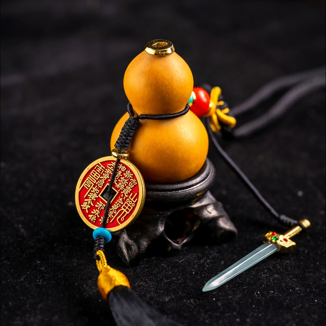 Jade Sword Gourd，Handheld items for literary enthusiasts, car ornaments and bag ornaments. They can ward off evil spirits and ensure safety.