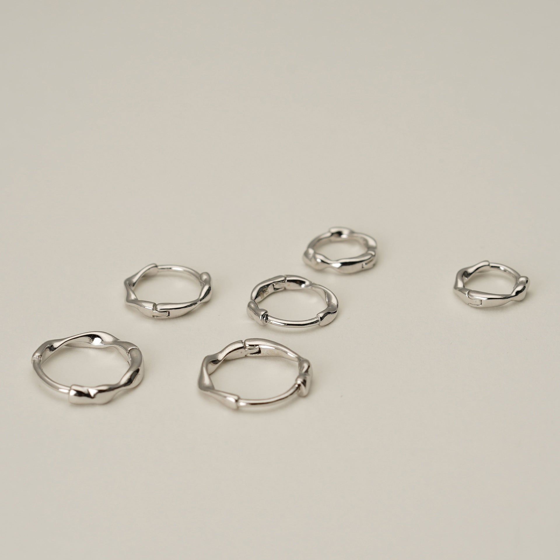 999 sterling silver Mobius shaped design circle ear buckle