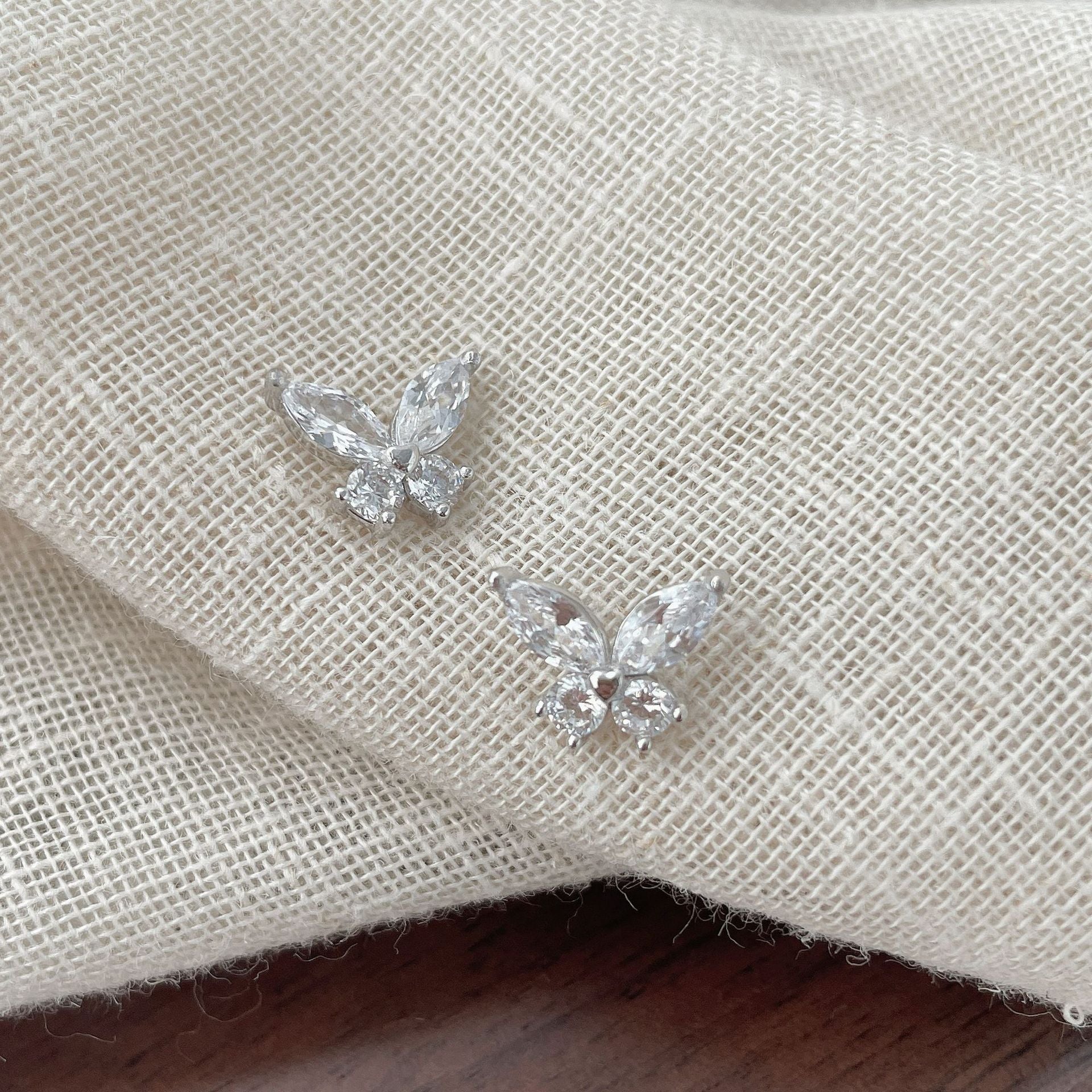 925 sterling silver butterfly shaped earrings - silvery