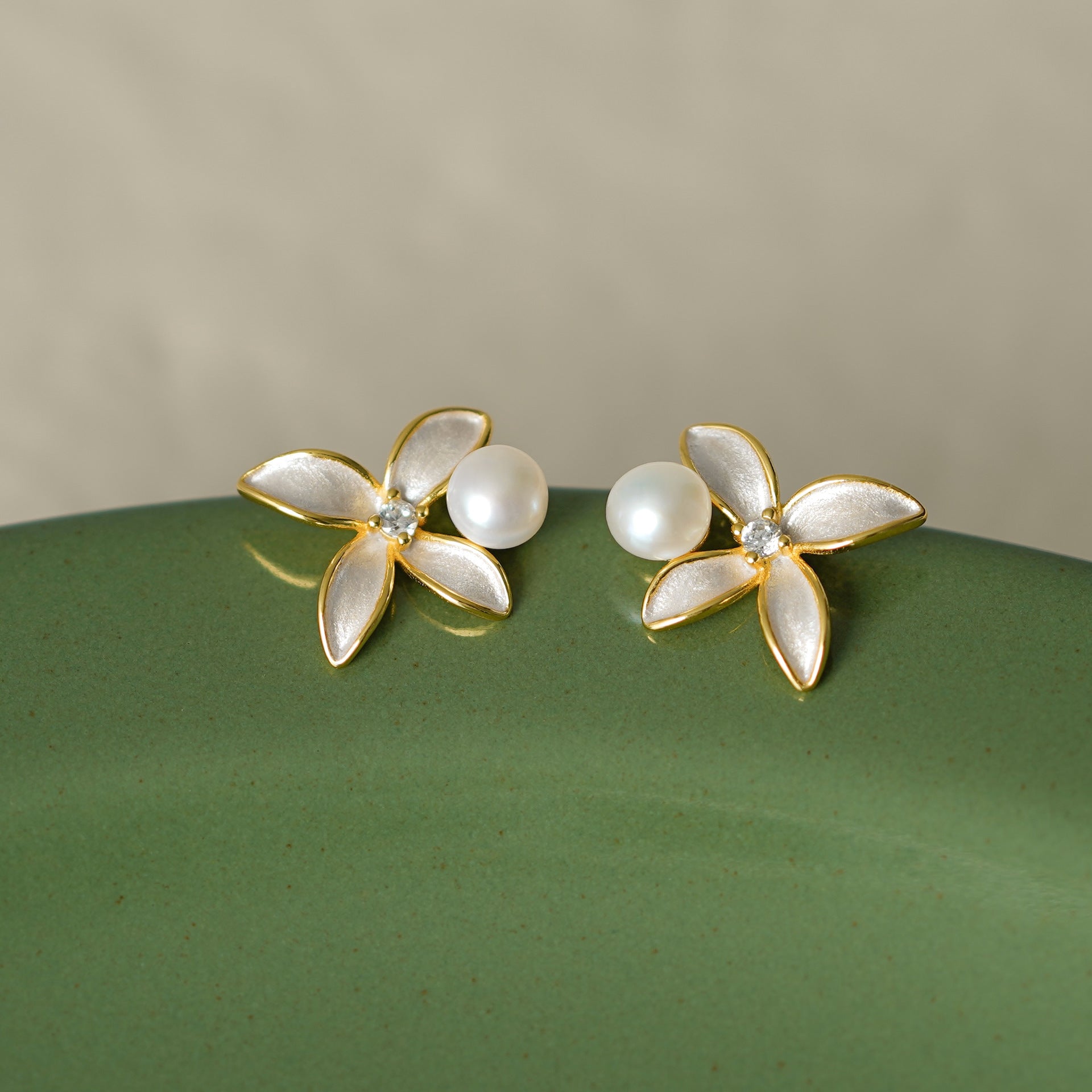 S925 sterling silver freshwater pearl flower earrings - golden