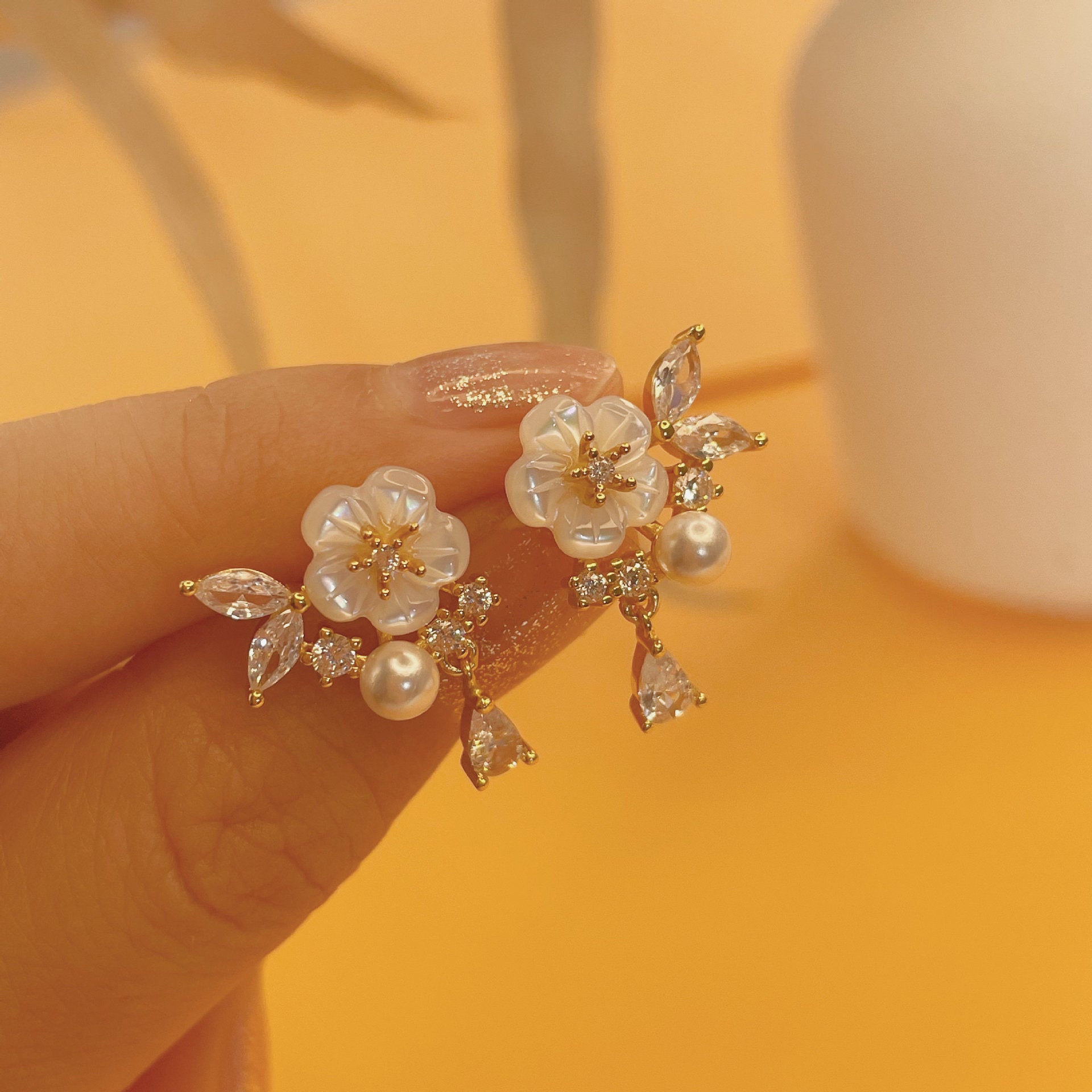 925 sterling silver flower shaped earrings - golden