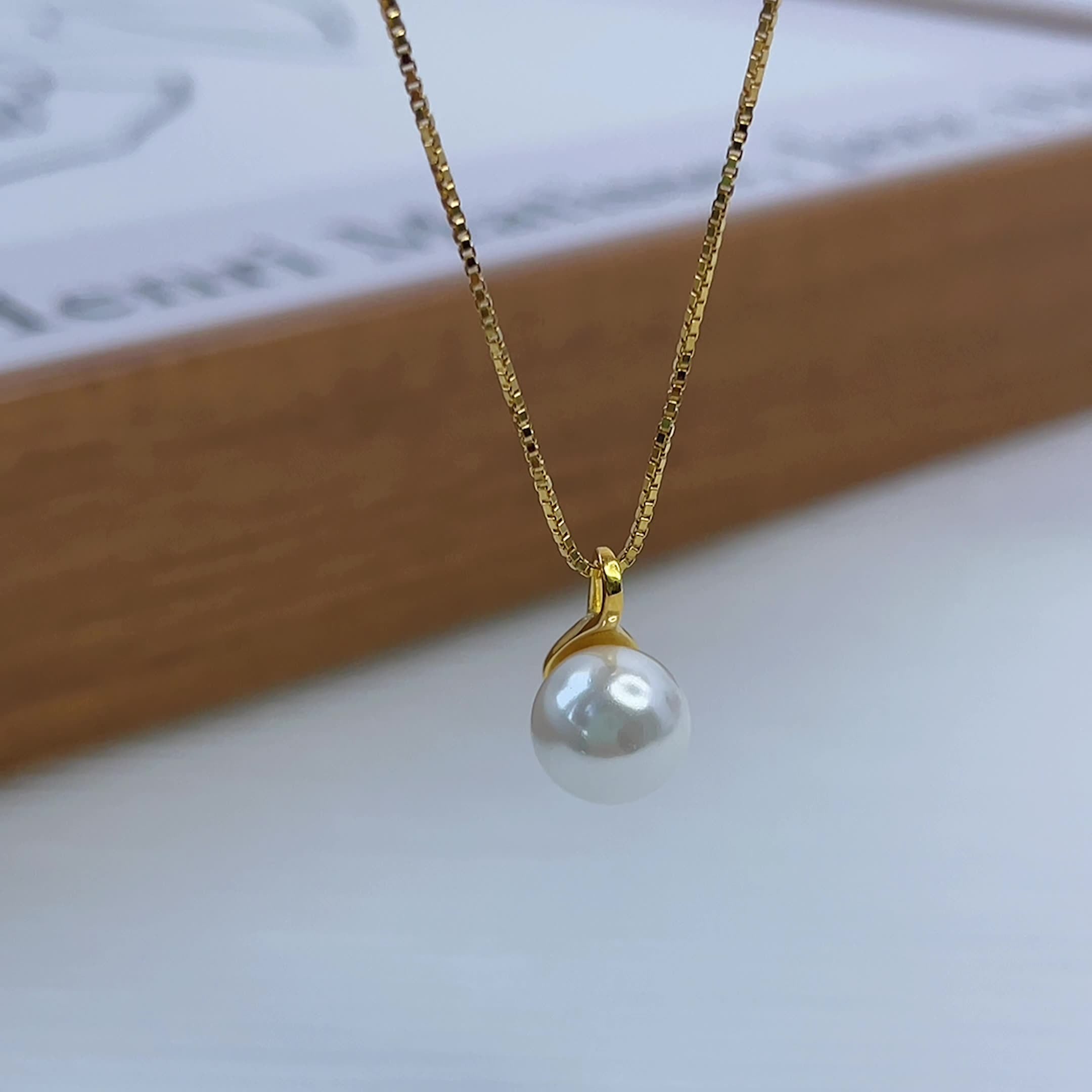 Imitation pearl necklace