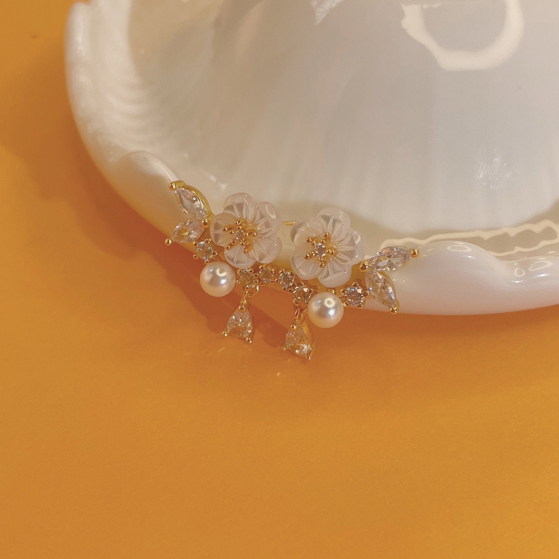 925 sterling silver flower shaped earrings - golden