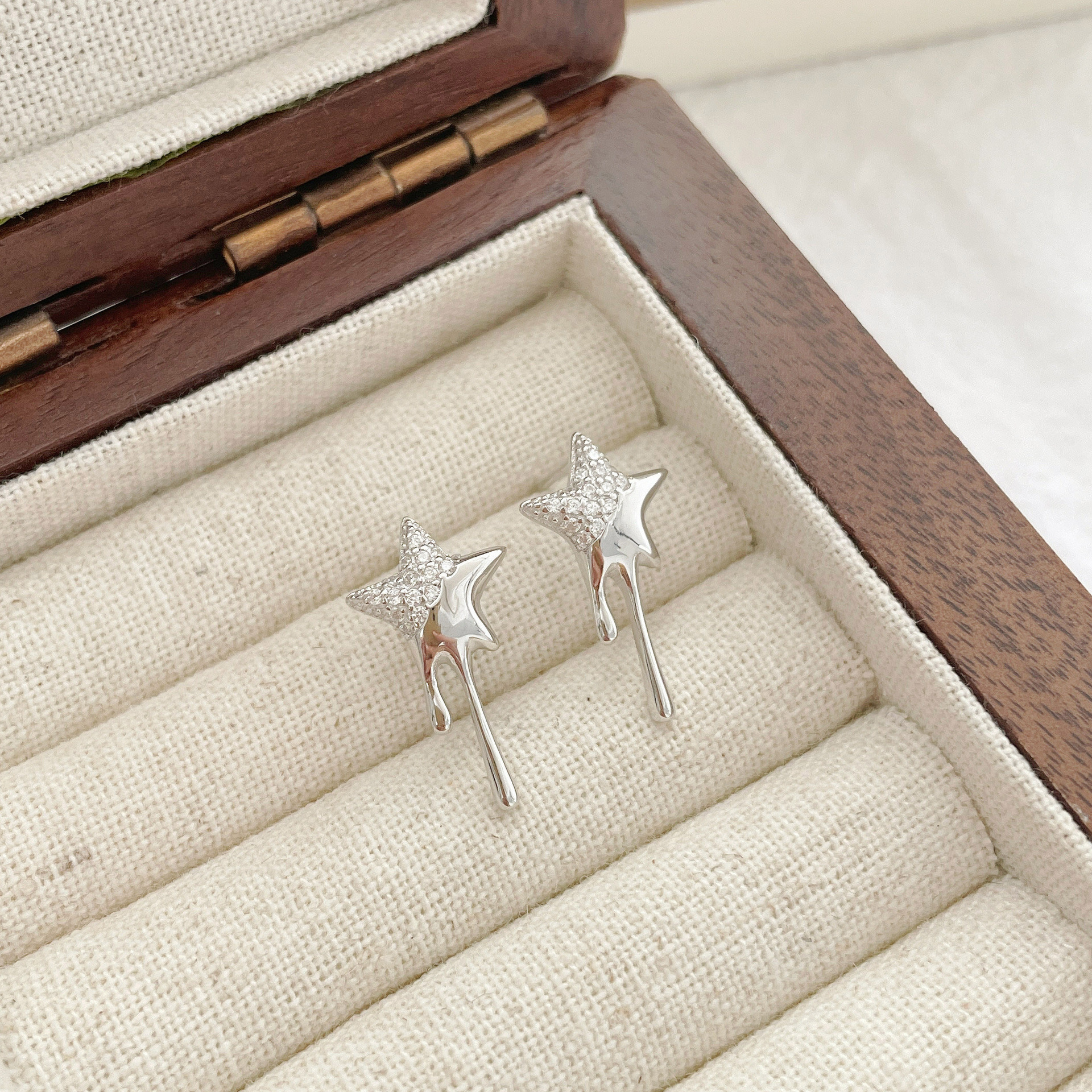 925 sterling silver star shaped earrings - silvery