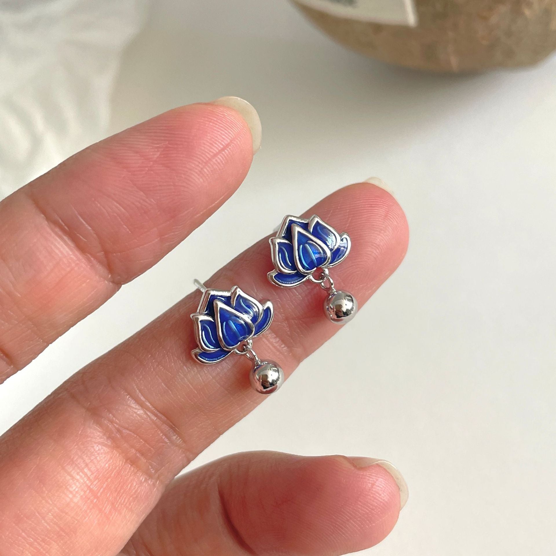 S925 sterling silver blue lotus earrings - silvery