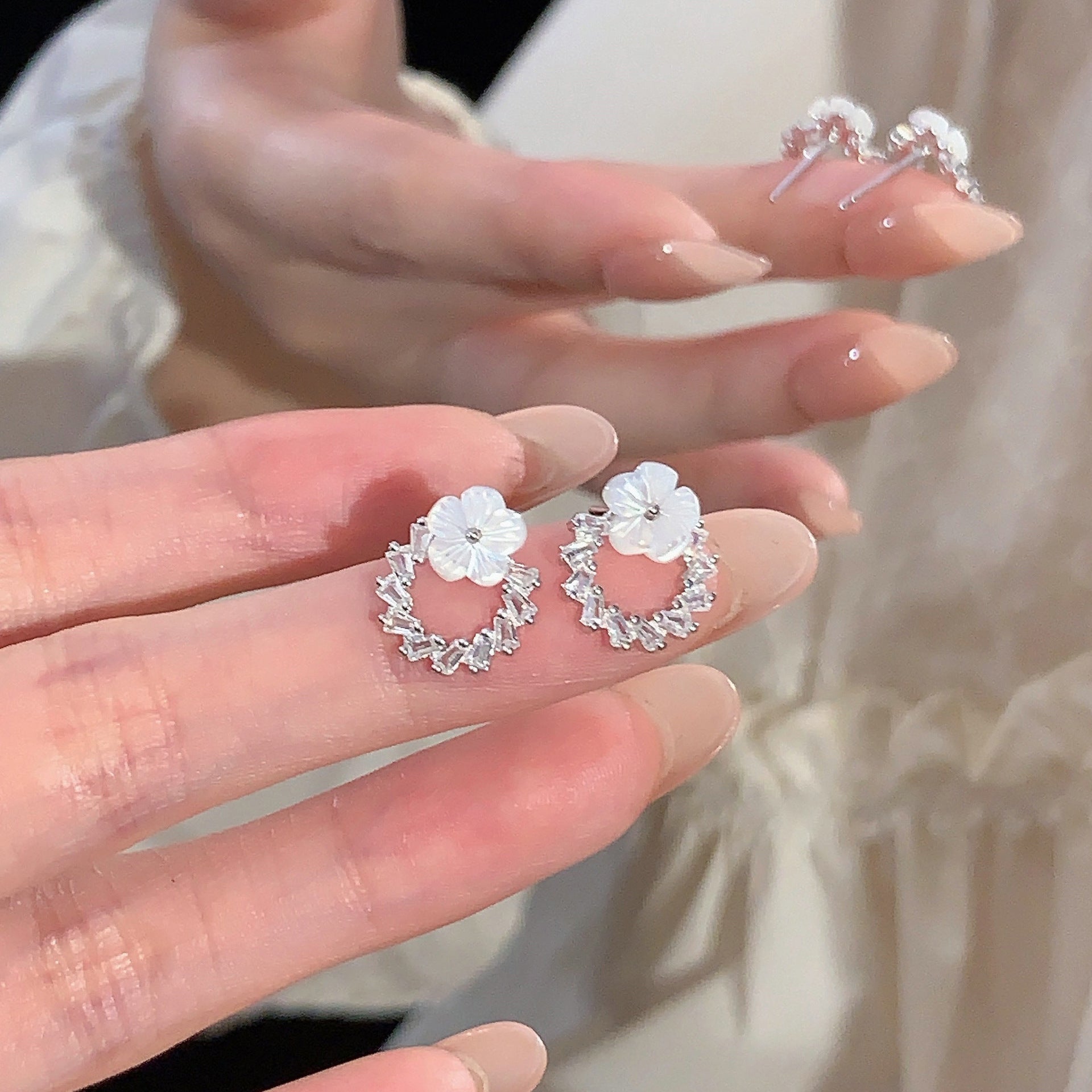 925 sterling silver flower earrings - silvery