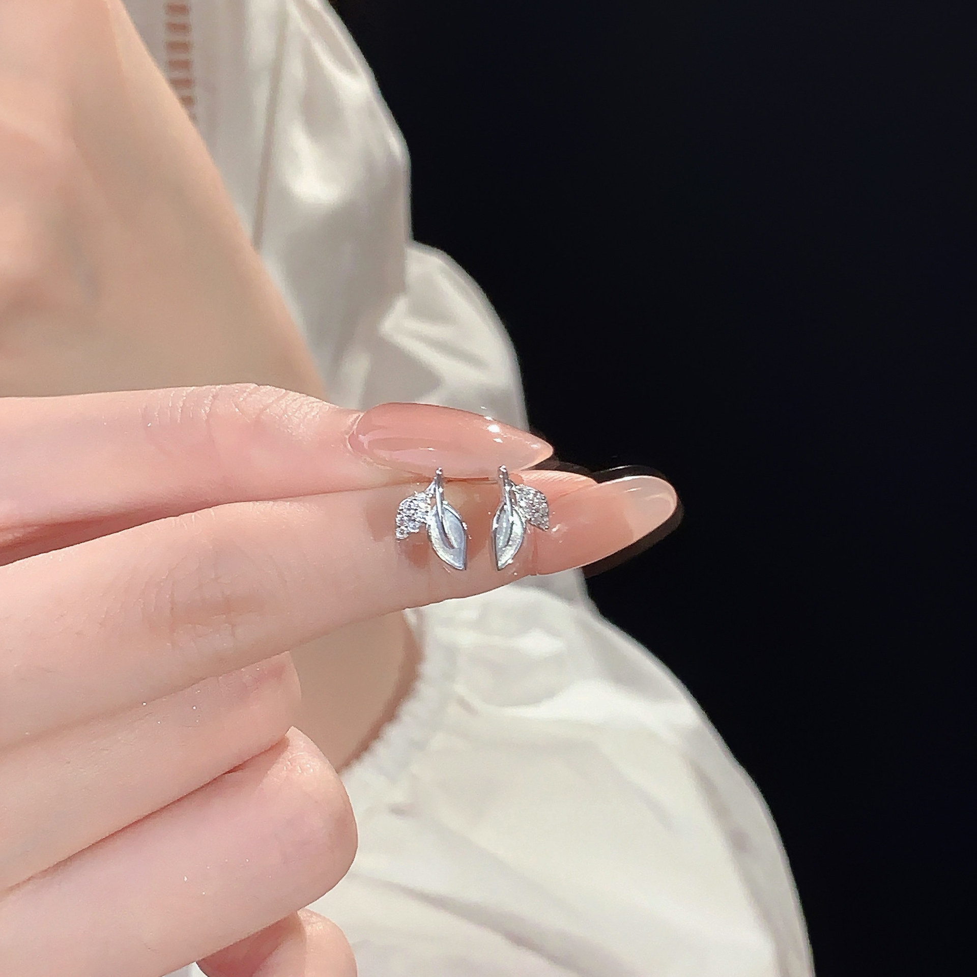 925 sterling silver leaf shaped earrings