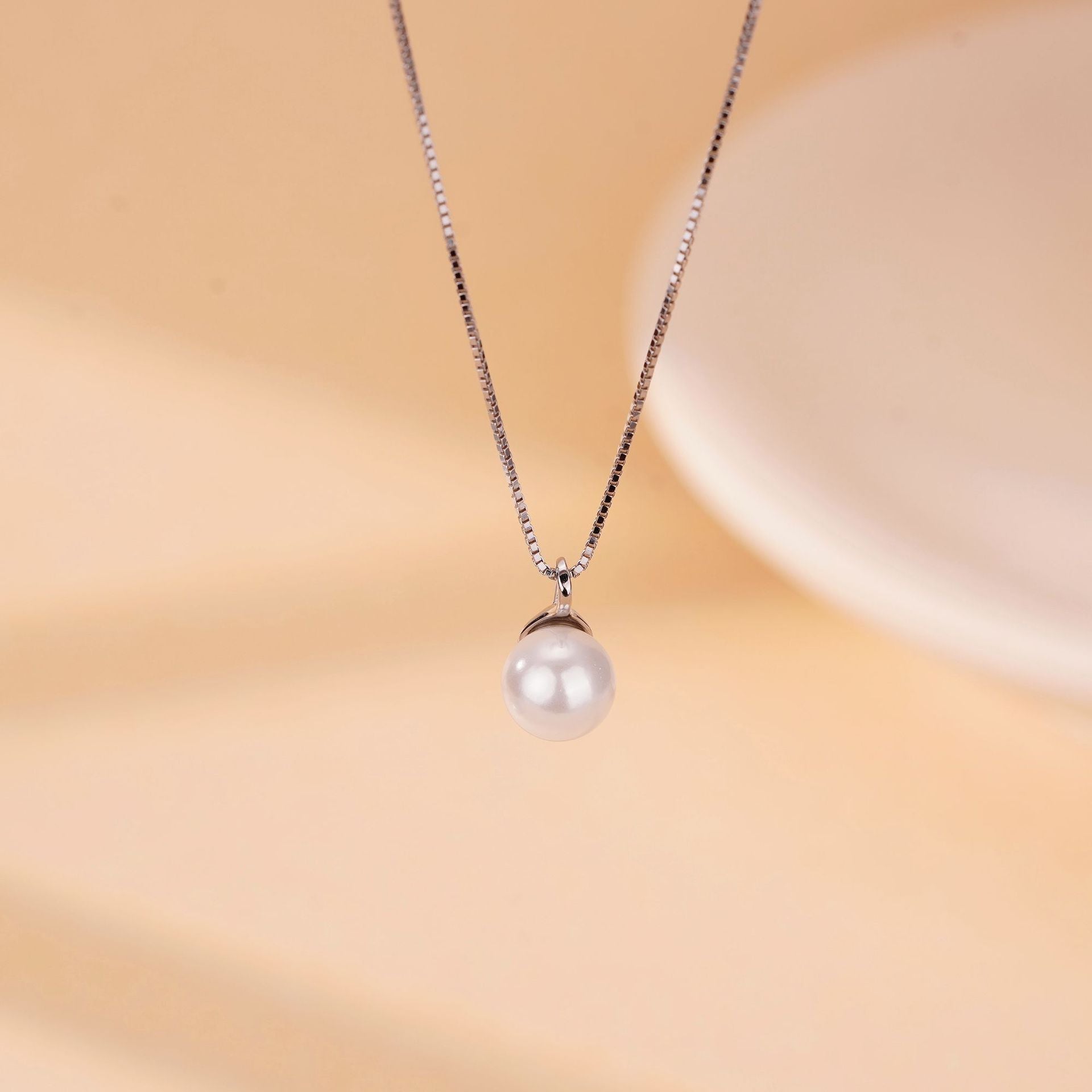 Imitation pearl necklace