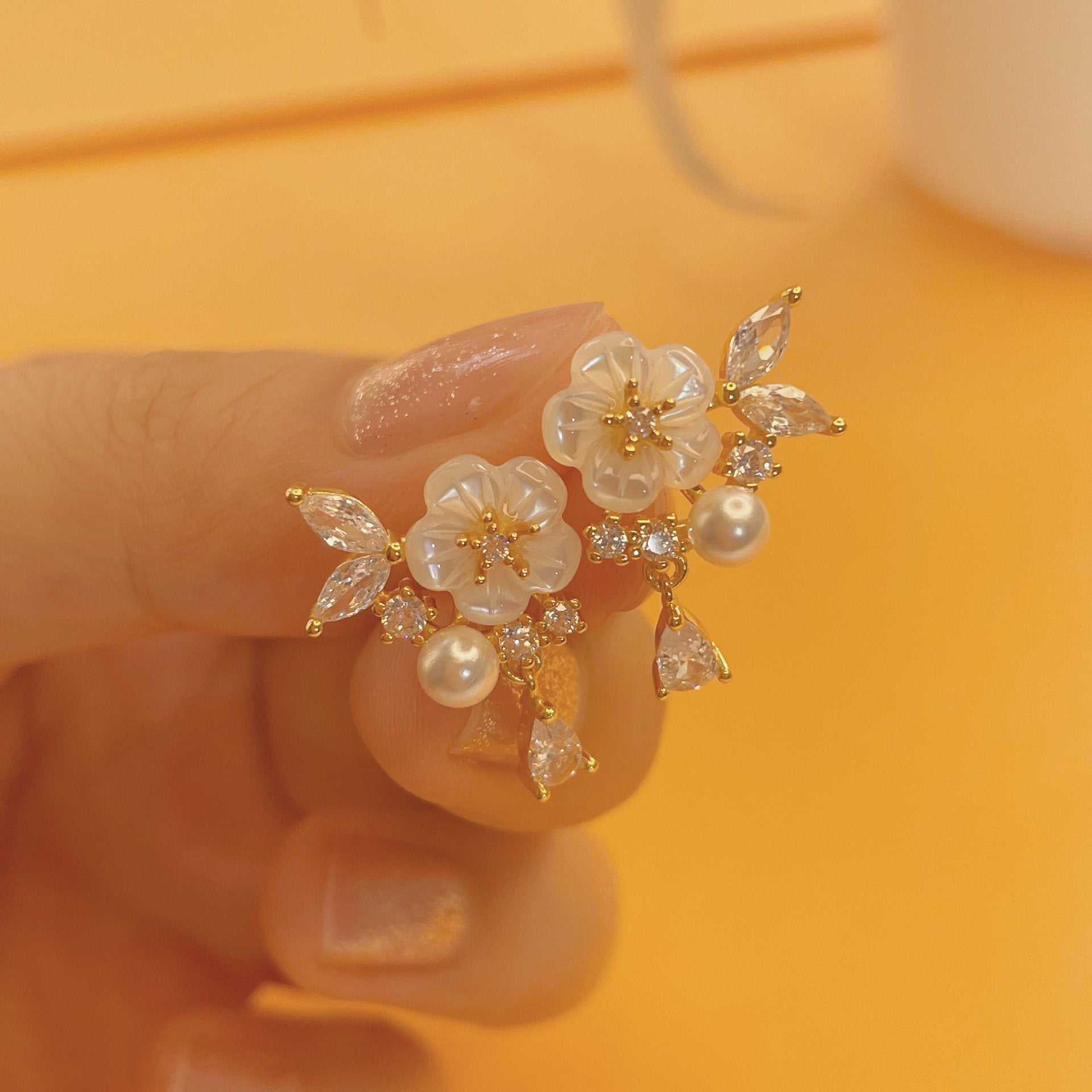 925 sterling silver flower shaped earrings - golden