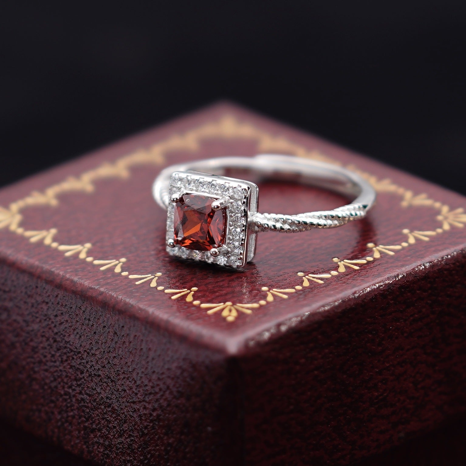 S925 Pure Silver Exquisite Red Zircon Open Ring - Silvery